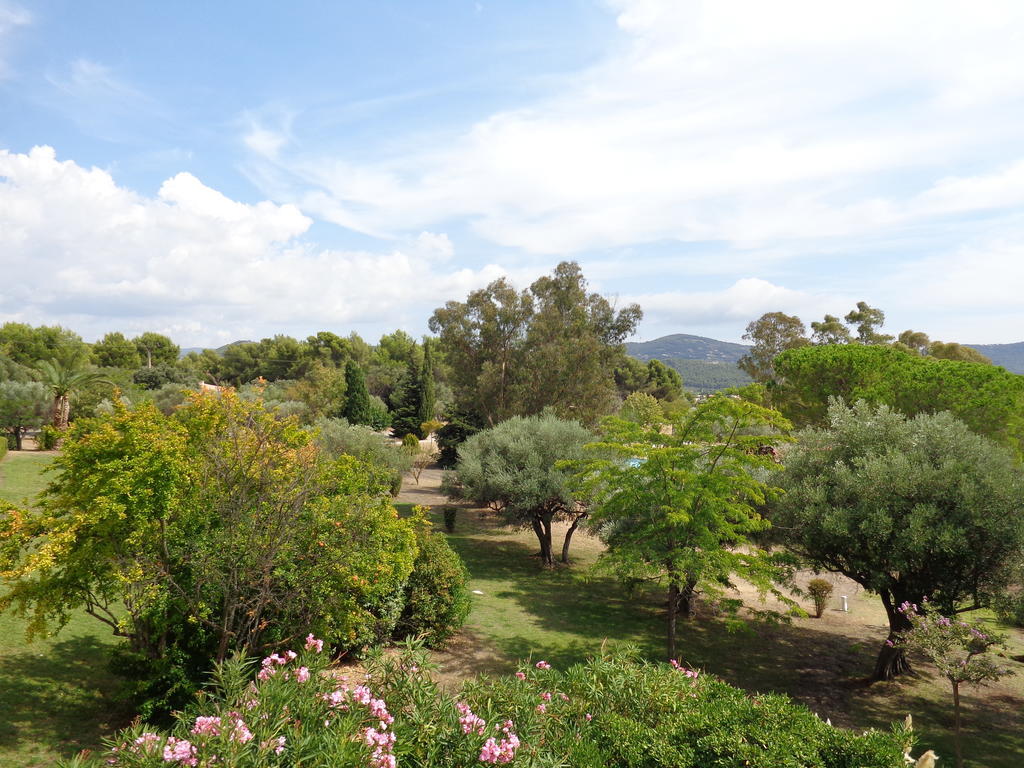 Le Domaine Des Oliviers Apartment Saint-Cyr-sur-Mer Bagian luar foto
