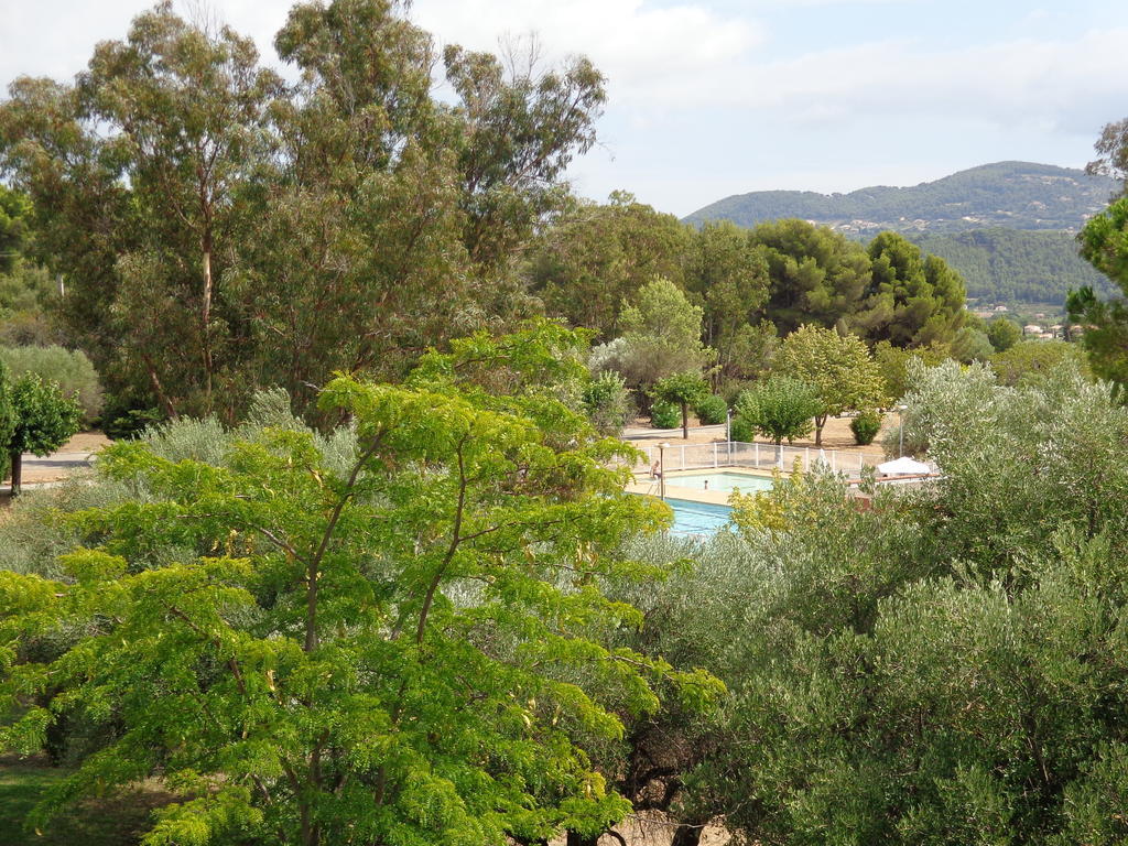 Le Domaine Des Oliviers Apartment Saint-Cyr-sur-Mer Bagian luar foto